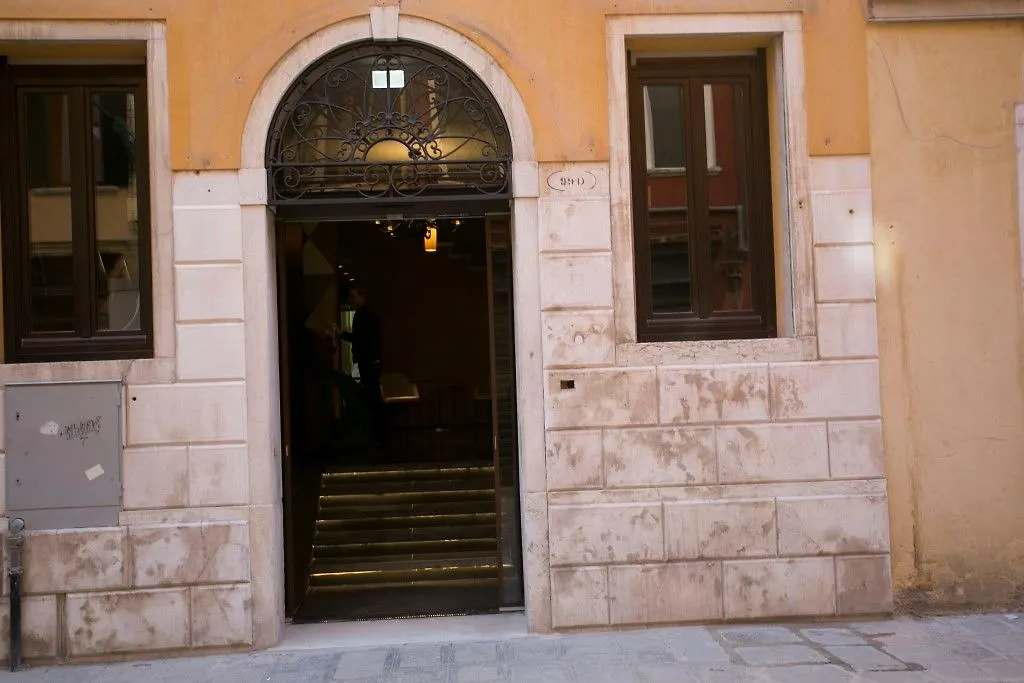 The Venice Times Hotel
