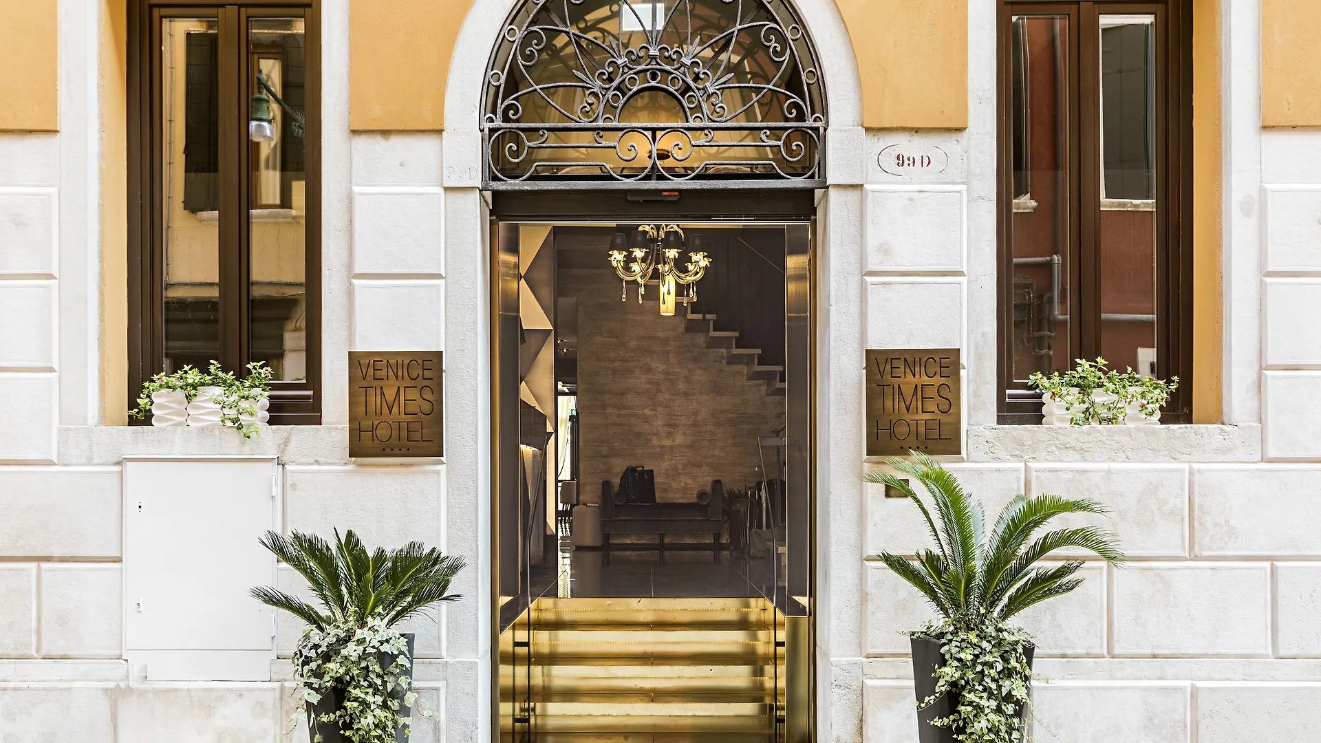 The Venice Times Hotel