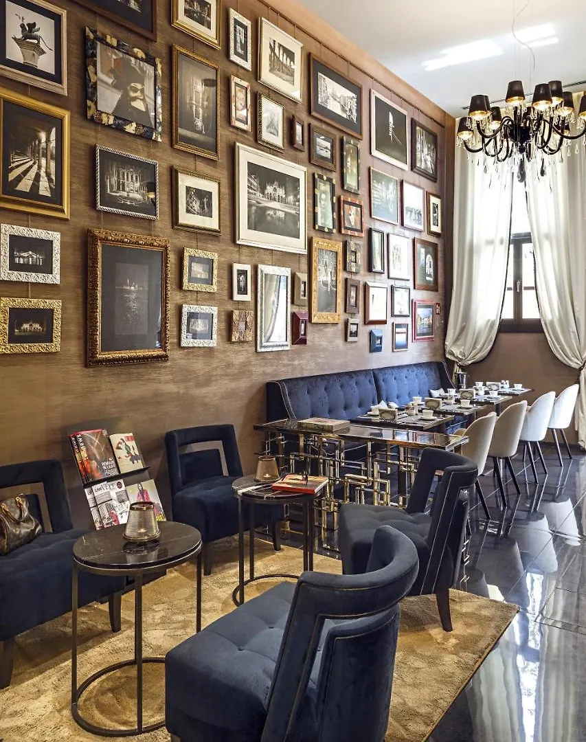 The Venice Times Hotel